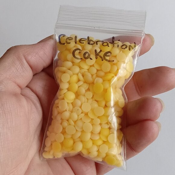 🎯 10 for $10 / Pink Zebra Sprinkles Celebration Cake Scented Wax Melts Sample - Picture 3 of 6